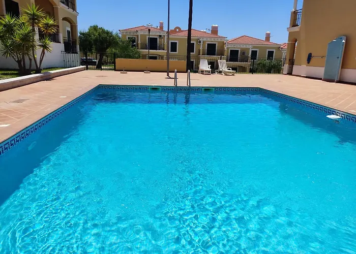 1D Areias De Porches, Pool & A/C - Casas & Papeis