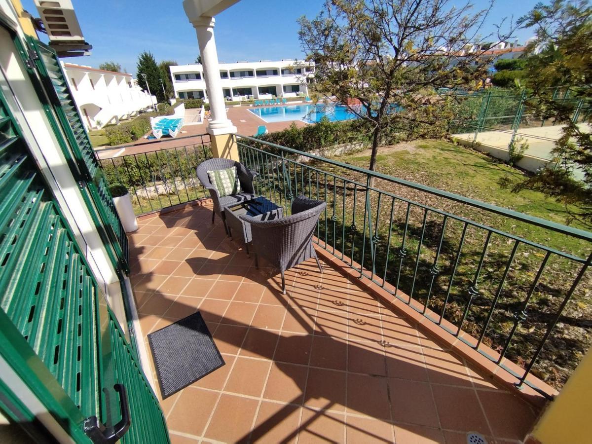 Apartment 1d Areias De Porches, Pool & A/c - Casas & Papeis