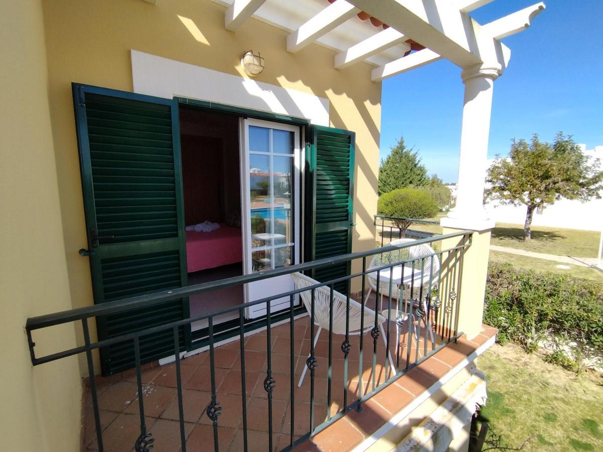 Apartment 1d Areias De Porches, Pool & A/c - Casas & Papeis *
