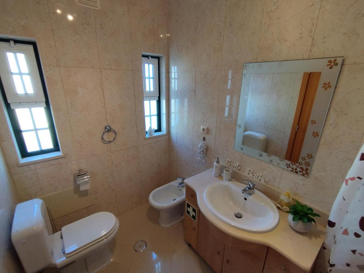 1d Areias De Porches, Pool & A/c - Casas & Papeis Apartment