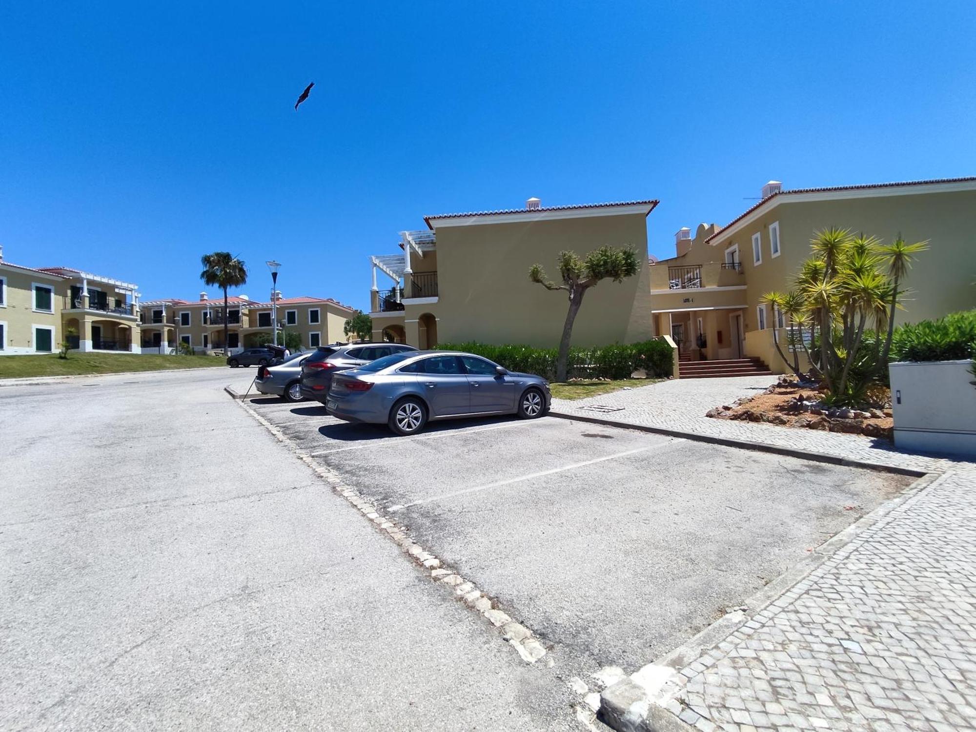 Apartment 1d Areias De Porches, Pool & A/c - Casas & Papeis