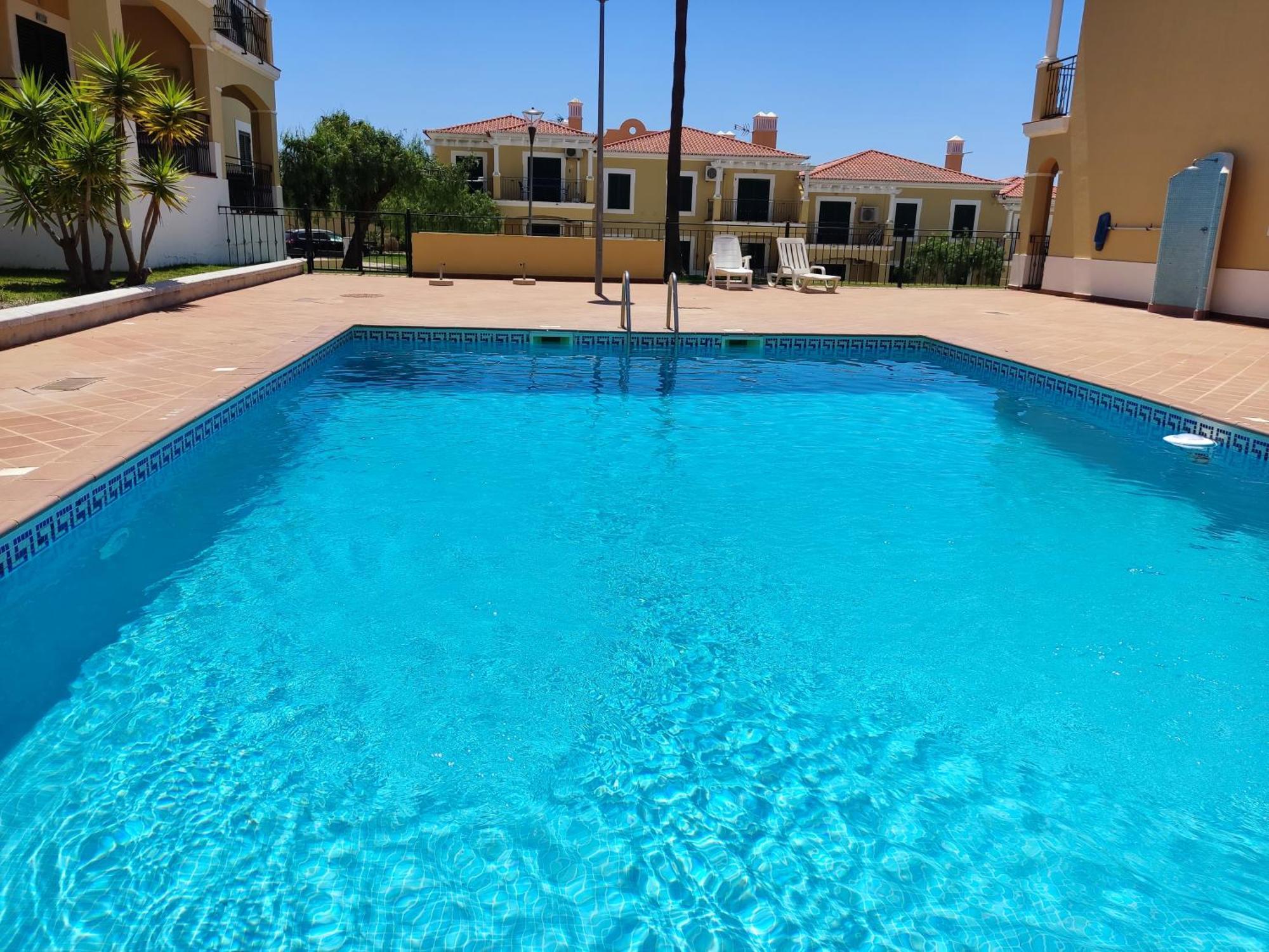 Apartment 1d Areias De Porches, Pool & A/c - Casas & Papeis *